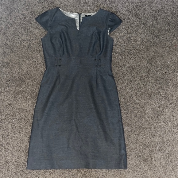 Tahari Dresses & Skirts - Tahari dress size 6